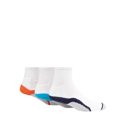 Debenhams Basics Pack of three quarter length socks